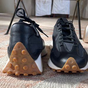 Womens Size 9 Black 327 New Balance